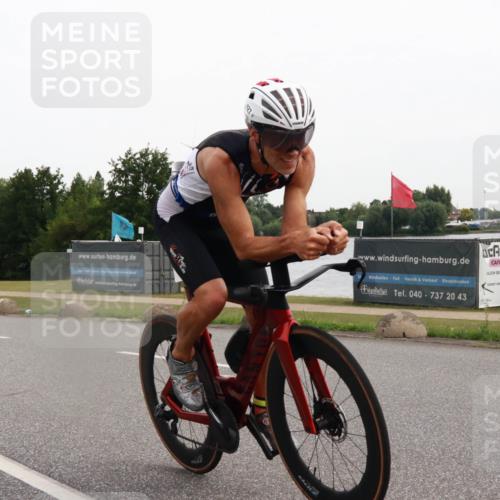 15.06.2025 - 27. Vierlanden-Triathlon H.Heesch http://msf.ph/oto/8006381 15.06.2025 10:38:45 Radfahren 158, 427 meine-sportfotos.de