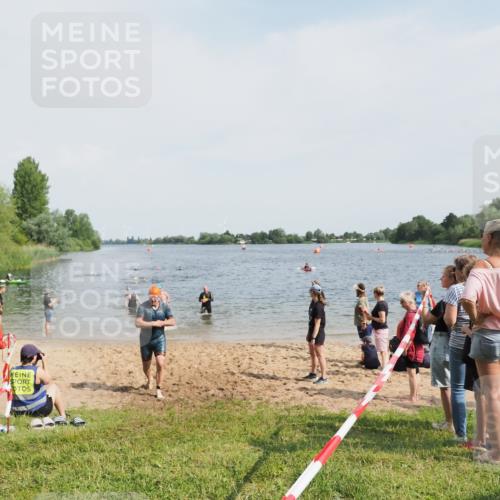 21.06.2025 - 27. Vierlanden-Triathlon MichiJ http://msf.ph/oto/8006399 15.06.2026 10:07:26 Schwimmen 374, 391, 414, 431 meine-sportfotos.de