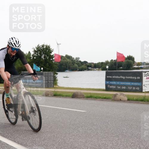 15.06.2025 - 27. Vierlanden-Triathlon H.Heesch http://msf.ph/oto/8006416 15.06.2025 10:39:05 Radfahren 145, 148, 291 meine-sportfotos.de