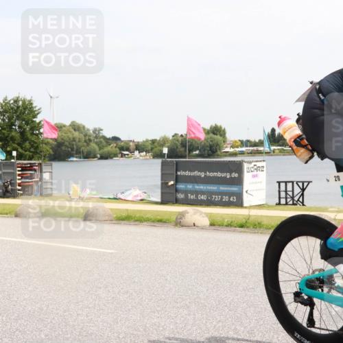21.06.2025 - 27. Vierlanden-Triathlon H.Heesch http://msf.ph/oto/8006434 15.06.2025 11:58:42 Radfahren 213, 927 meine-sportfotos.de