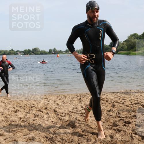 15.06.2025 - 27. Vierlanden-Triathlon Lena Gebhardt http://msf.ph/oto/8006439 15.06.2025 10:04:20 Schwimmen 411, 416, 426, 453, 464 meine-sportfotos.de