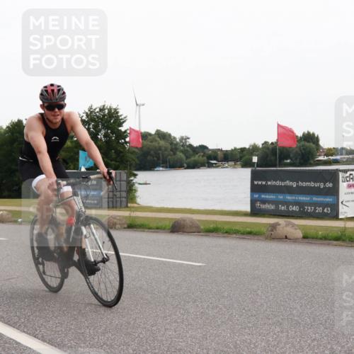 15.06.2025 - 27. Vierlanden-Triathlon H.Heesch http://msf.ph/oto/8006453 15.06.2025 10:39:09 Radfahren 148, 291, 548 meine-sportfotos.de
