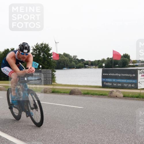 15.06.2025 - 27. Vierlanden-Triathlon H.Heesch http://msf.ph/oto/8006466 15.06.2025 10:39:16 Radfahren 186, 340, 377 meine-sportfotos.de