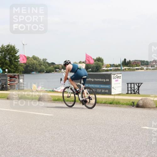 21.06.2025 - 27. Vierlanden-Triathlon H.Heesch http://msf.ph/oto/8006474 15.06.2025 11:58:46 Radfahren 213, 682, 771, 927, 963 meine-sportfotos.de