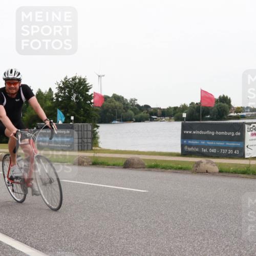 15.06.2025 - 27. Vierlanden-Triathlon H.Heesch http://msf.ph/oto/8006480 15.06.2025 10:39:18 Radfahren 186, 340, 377 meine-sportfotos.de