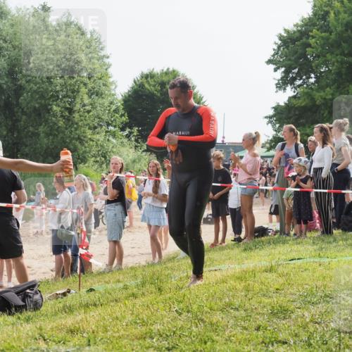 15.06.2025 - 27. Vierlanden-Triathlon KatJ http://msf.ph/oto/8006484 15.06.2025 10:05:39 Schwimmen 366, 378, 401, 409, 413 meine-sportfotos.de