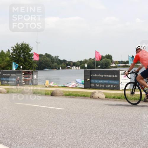 21.06.2025 - 27. Vierlanden-Triathlon H.Heesch http://msf.ph/oto/8006518 15.06.2025 12:06:47 Radfahren 713, 852 meine-sportfotos.de