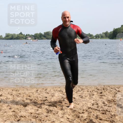 15.06.2025 - 27. Vierlanden-Triathlon Lena Gebhardt http://msf.ph/oto/8006520 15.06.2025 10:04:22 Schwimmen 416, 426, 453, 464 meine-sportfotos.de