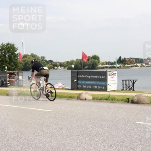 21.06.2025 - 27. Vierlanden-Triathlon H.Heesch http://msf.ph/oto/8006527 15.06.2025 11:59:07 Radfahren 791 meine-sportfotos.de