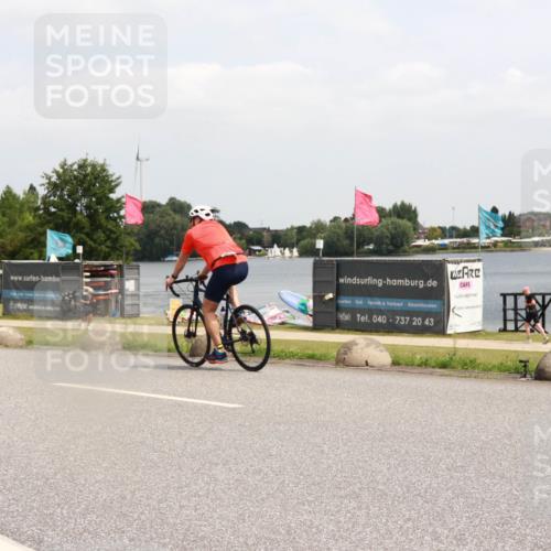 21.06.2025 - 27. Vierlanden-Triathlon H.Heesch http://msf.ph/oto/8006531 15.06.2025 12:06:47 Radfahren 713, 852 meine-sportfotos.de