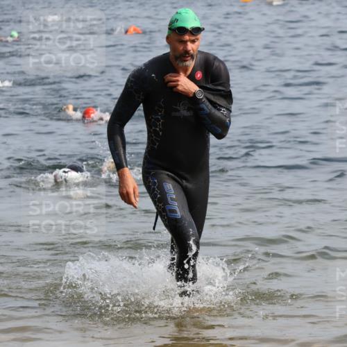 15.06.2025 - 27. Vierlanden-Triathlon Lena Gebhardt http://msf.ph/oto/8006532 15.06.2025 10:04:29 Schwimmen 404, 426 meine-sportfotos.de