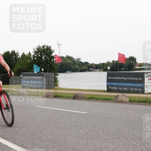 15.06.2025 - 27. Vierlanden-Triathlon H.Heesch http://msf.ph/oto/8006536 15.06.2025 10:39:26 Radfahren 46, 209, 294 meine-sportfotos.de