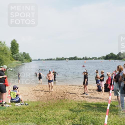 21.06.2025 - 27. Vierlanden-Triathlon MichiJ http://msf.ph/oto/8006540 15.06.2026 10:07:31 Schwimmen 374, 379, 391, 414, 468 meine-sportfotos.de