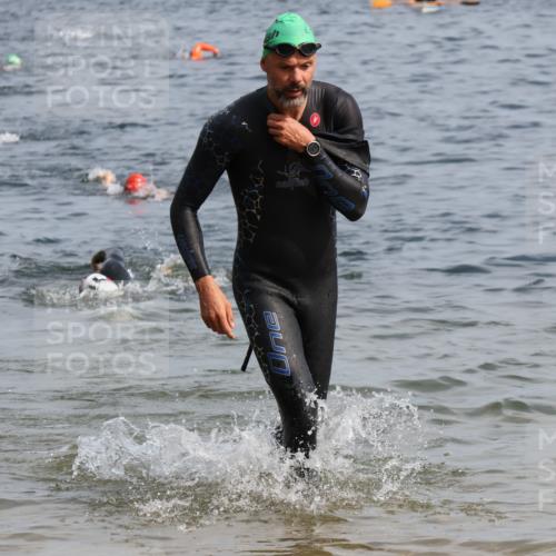 15.06.2025 - 27. Vierlanden-Triathlon Lena Gebhardt http://msf.ph/oto/8006543 15.06.2025 10:04:29 Schwimmen 404, 426 meine-sportfotos.de