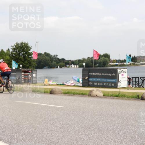 21.06.2025 - 27. Vierlanden-Triathlon H.Heesch http://msf.ph/oto/8006555 15.06.2025 12:06:48 Radfahren 713, 852 meine-sportfotos.de