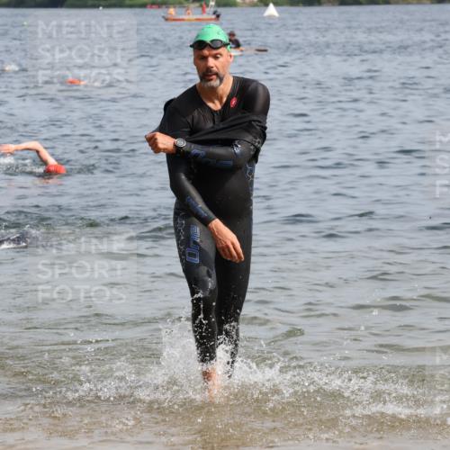 15.06.2025 - 27. Vierlanden-Triathlon Lena Gebhardt http://msf.ph/oto/8006557 15.06.2025 10:04:29 Schwimmen 404, 426 meine-sportfotos.de