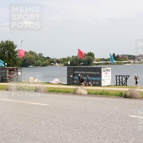 21.06.2025 - 27. Vierlanden-Triathlon H.Heesch http://msf.ph/oto/8006567 15.06.2025 11:59:30 Radfahren 770, 789, 945 meine-sportfotos.de