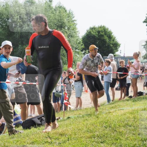 15.06.2025 - 27. Vierlanden-Triathlon KatJ http://msf.ph/oto/8006568 15.06.2025 10:05:40 Schwimmen 366, 378, 401, 413 meine-sportfotos.de