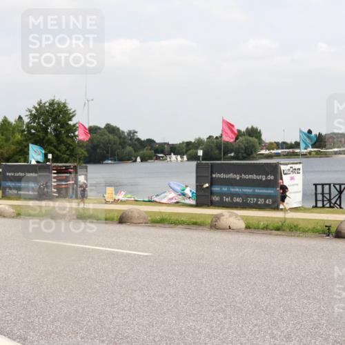 21.06.2025 - 27. Vierlanden-Triathlon H.Heesch http://msf.ph/oto/8006569 15.06.2025 12:06:48 Radfahren 713, 852 meine-sportfotos.de