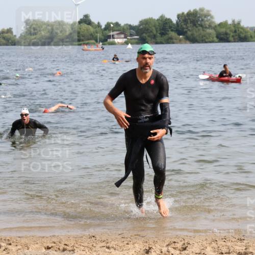 15.06.2025 - 27. Vierlanden-Triathlon Lena Gebhardt http://msf.ph/oto/8006579 15.06.2025 10:04:30 Schwimmen 404, 426, 452 meine-sportfotos.de