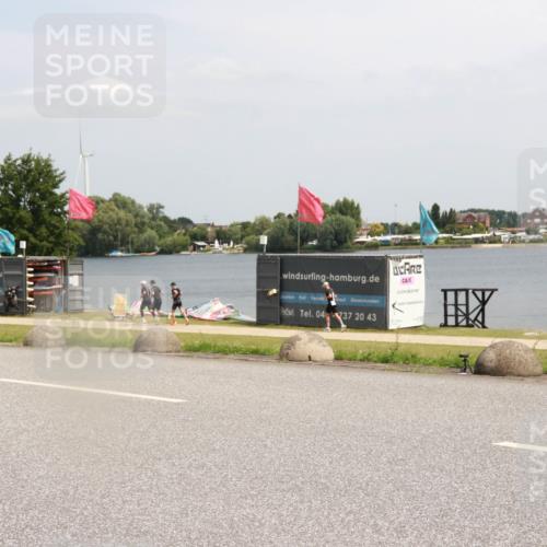 21.06.2025 - 27. Vierlanden-Triathlon H.Heesch http://msf.ph/oto/8006583 15.06.2025 11:59:32 Radfahren 789 meine-sportfotos.de