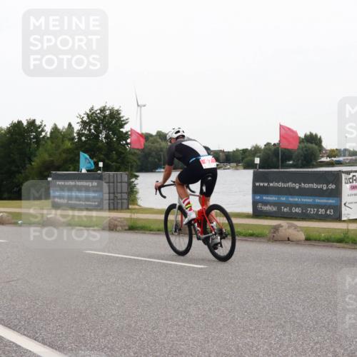 15.06.2025 - 27. Vierlanden-Triathlon H.Heesch http://msf.ph/oto/8006584 15.06.2025 10:39:34 Radfahren 59, 67, 130, 204, 281 meine-sportfotos.de