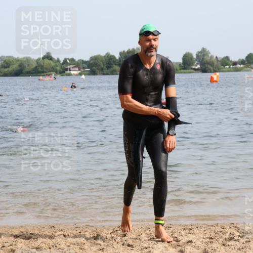 15.06.2025 - 27. Vierlanden-Triathlon Lena Gebhardt http://msf.ph/oto/8006599 15.06.2025 10:04:32 Schwimmen 390, 404, 426, 452 meine-sportfotos.de