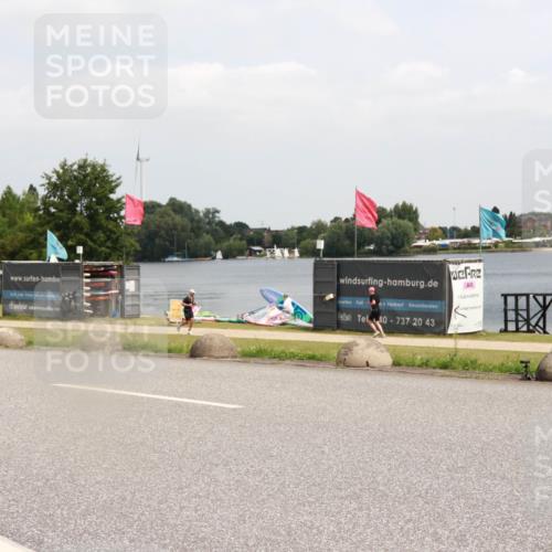 21.06.2025 - 27. Vierlanden-Triathlon H.Heesch http://msf.ph/oto/8006603 15.06.2025 12:06:49 Radfahren 713, 852 meine-sportfotos.de