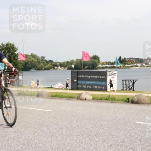 21.06.2025 - 27. Vierlanden-Triathlon H.Heesch http://msf.ph/oto/8006617 15.06.2025 11:59:38 Radfahren 661, 672, 719 meine-sportfotos.de
