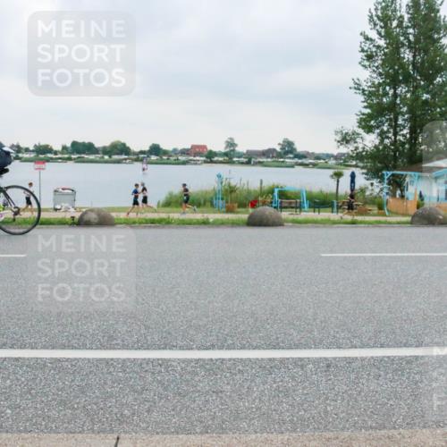 21.06.2025 - 27. Vierlanden-Triathlon H.Heesch http://msf.ph/oto/8006629 15.06.2025 13:13:26 Radfahren 1173, 1200, 1225 meine-sportfotos.de