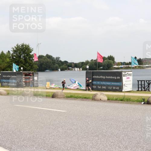 21.06.2025 - 27. Vierlanden-Triathlon H.Heesch http://msf.ph/oto/8006630 15.06.2025 12:06:50 Radfahren 852 meine-sportfotos.de