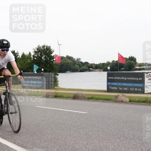 15.06.2025 - 27. Vierlanden-Triathlon H.Heesch http://msf.ph/oto/8006644 15.06.2025 10:39:47 Radfahren 3, 260, 357 meine-sportfotos.de