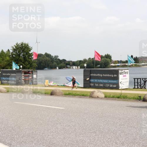 21.06.2025 - 27. Vierlanden-Triathlon H.Heesch http://msf.ph/oto/8006665 15.06.2025 12:06:51 Radfahren 852 meine-sportfotos.de