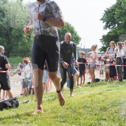 15.06.2025 - 27. Vierlanden-Triathlon KatJ http://msf.ph/oto/8006668 15.06.2025 10:05:42 Schwimmen 366, 378, 392, 401, 413, 450 meine-sportfotos.de