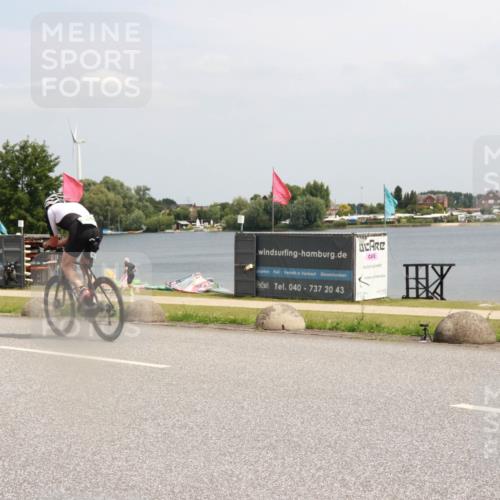 21.06.2025 - 27. Vierlanden-Triathlon H.Heesch http://msf.ph/oto/8006669 15.06.2025 11:59:43 Radfahren 661, 672, 719, 921 meine-sportfotos.de