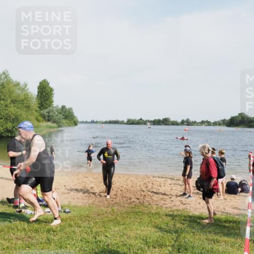 21.06.2025 - 27. Vierlanden-Triathlon MichiJ http://msf.ph/oto/8006679 15.06.2026 10:07:37 Schwimmen 379, 391, 468 meine-sportfotos.de