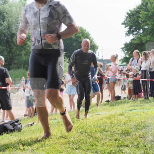15.06.2025 - 27. Vierlanden-Triathlon KatJ http://msf.ph/oto/8006680 15.06.2025 10:05:42 Schwimmen 366, 378, 392, 401, 413, 450 meine-sportfotos.de