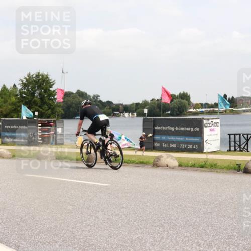 21.06.2025 - 27. Vierlanden-Triathlon H.Heesch http://msf.ph/oto/8006684 15.06.2025 12:06:51 Radfahren 852 meine-sportfotos.de