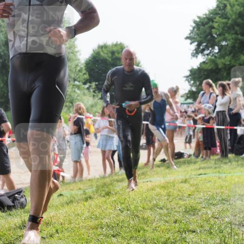 15.06.2025 - 27. Vierlanden-Triathlon KatJ http://msf.ph/oto/8006698 15.06.2025 10:05:42 Schwimmen 366, 378, 392, 401, 413, 450 meine-sportfotos.de