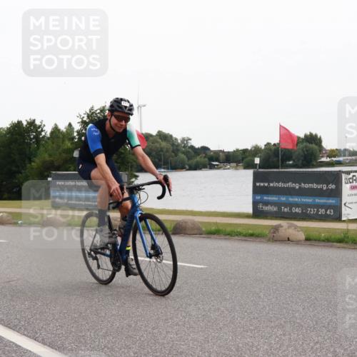 15.06.2025 - 27. Vierlanden-Triathlon H.Heesch http://msf.ph/oto/8006702 15.06.2025 10:40:05 Radfahren 277 meine-sportfotos.de