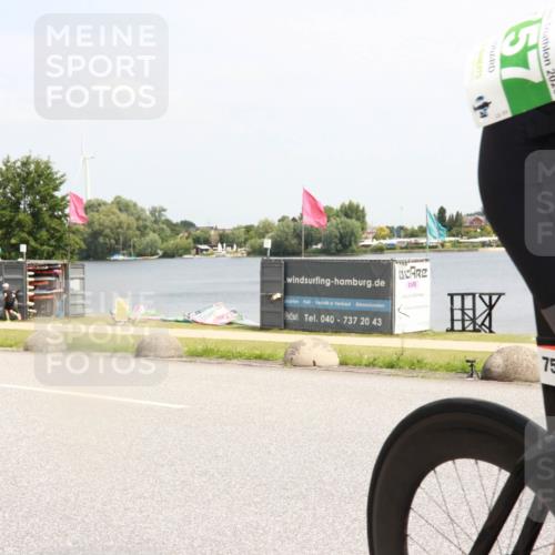 21.06.2025 - 27. Vierlanden-Triathlon H.Heesch http://msf.ph/oto/8006705 15.06.2025 11:59:46 Radfahren 757, 811, 921 meine-sportfotos.de