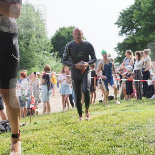 15.06.2025 - 27. Vierlanden-Triathlon KatJ http://msf.ph/oto/8006714 15.06.2025 10:05:43 Schwimmen 366, 378, 392, 401, 413, 450 meine-sportfotos.de