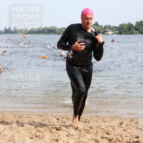 15.06.2025 - 27. Vierlanden-Triathlon Lena Gebhardt http://msf.ph/oto/8006716 15.06.2025 10:04:38 Schwimmen 390, 404, 452 meine-sportfotos.de