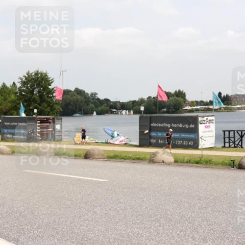 21.06.2025 - 27. Vierlanden-Triathlon H.Heesch http://msf.ph/oto/8006728 15.06.2025 12:06:52 Radfahren 825, 852, 959 meine-sportfotos.de