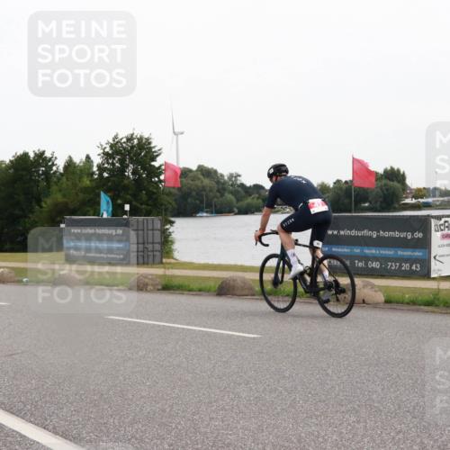 15.06.2025 - 27. Vierlanden-Triathlon H.Heesch http://msf.ph/oto/8006732 15.06.2025 10:40:13 Radfahren 43, 219 meine-sportfotos.de