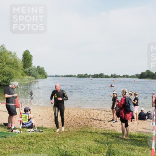 21.06.2025 - 27. Vierlanden-Triathlon MichiJ http://msf.ph/oto/8006738 15.06.2026 10:07:38 Schwimmen 379, 391, 468 meine-sportfotos.de