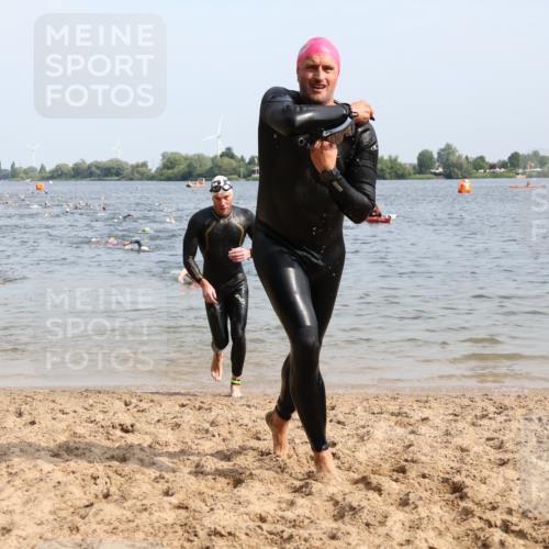15.06.2025 - 27. Vierlanden-Triathlon Lena Gebhardt http://msf.ph/oto/8006743 15.06.2025 10:04:39 Schwimmen 390, 404, 452 meine-sportfotos.de
