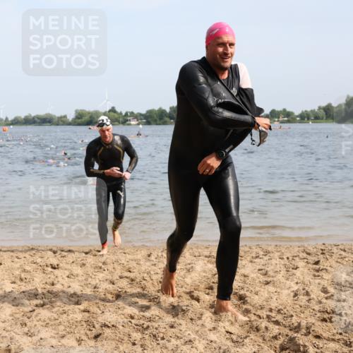 15.06.2025 - 27. Vierlanden-Triathlon Lena Gebhardt http://msf.ph/oto/8006756 15.06.2025 10:04:39 Schwimmen 390, 404, 452 meine-sportfotos.de