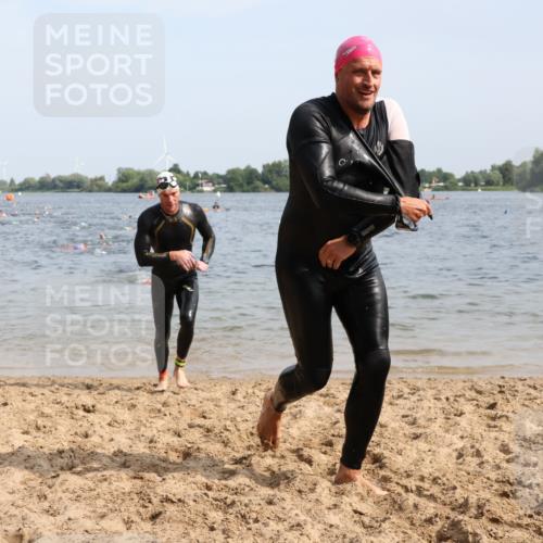 15.06.2025 - 27. Vierlanden-Triathlon Lena Gebhardt http://msf.ph/oto/8006770 15.06.2025 10:04:39 Schwimmen 390, 404, 452 meine-sportfotos.de