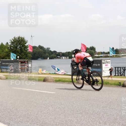 21.06.2025 - 27. Vierlanden-Triathlon H.Heesch http://msf.ph/oto/8006774 15.06.2025 12:06:54 Radfahren 718, 825, 852, 879, 950, 959 meine-sportfotos.de
